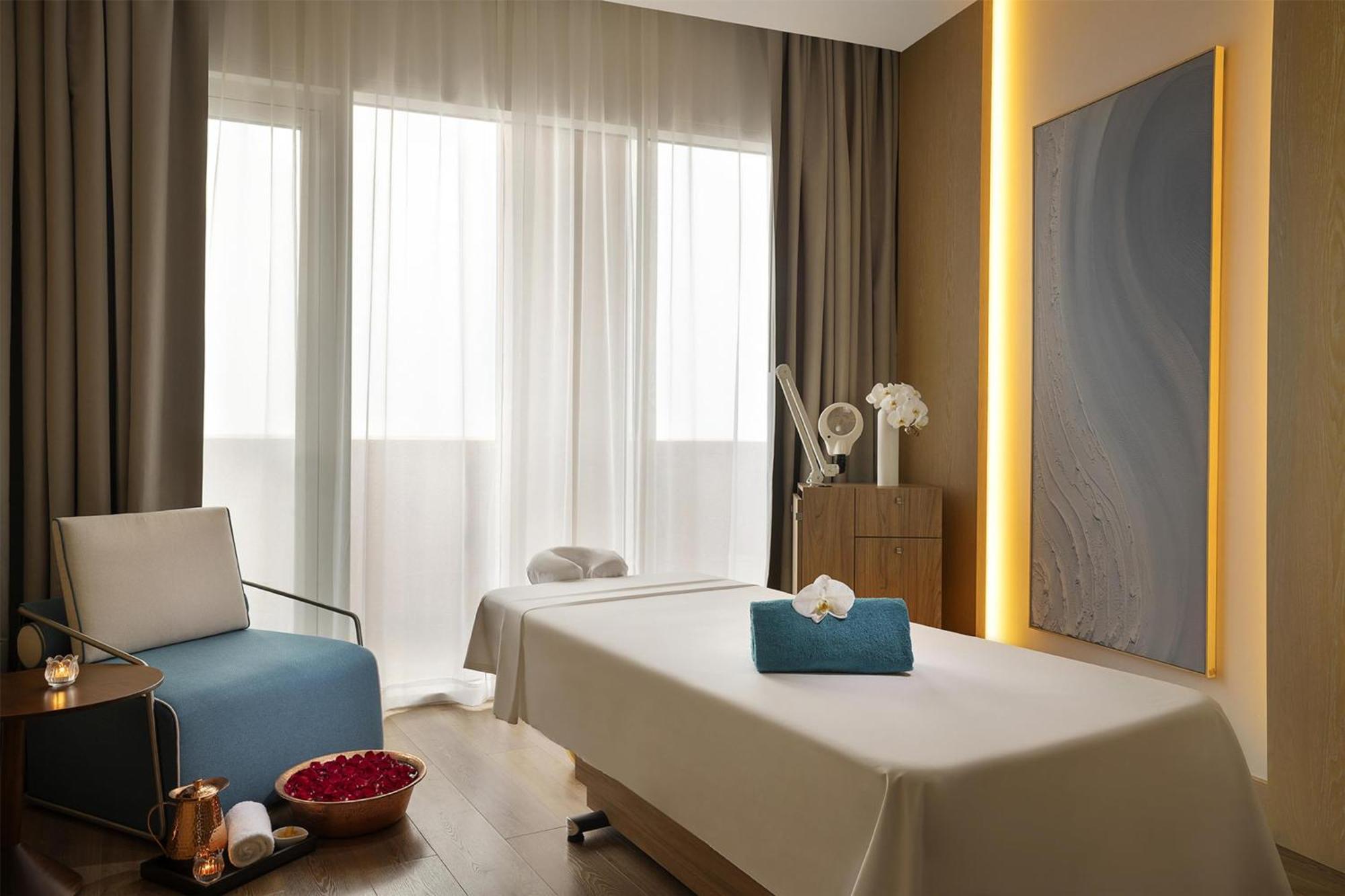 Hilton King Fahd Causeway 5*