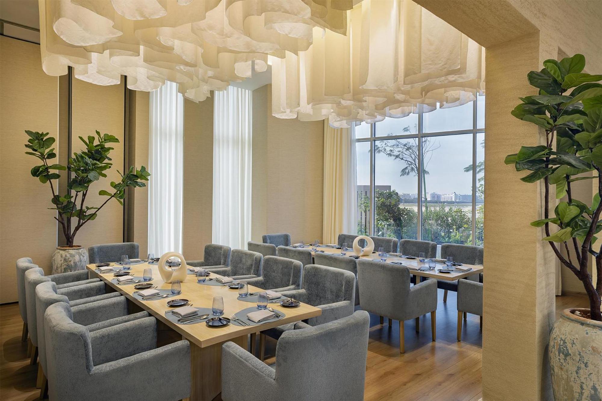 Hilton King Fahd Causeway 5*