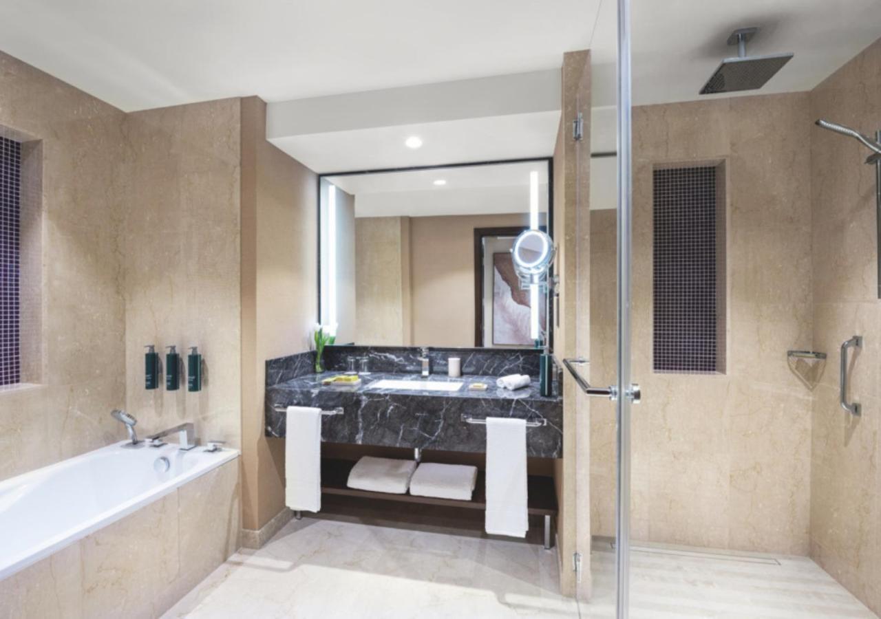 Hilton King Fahd Causeway 5*