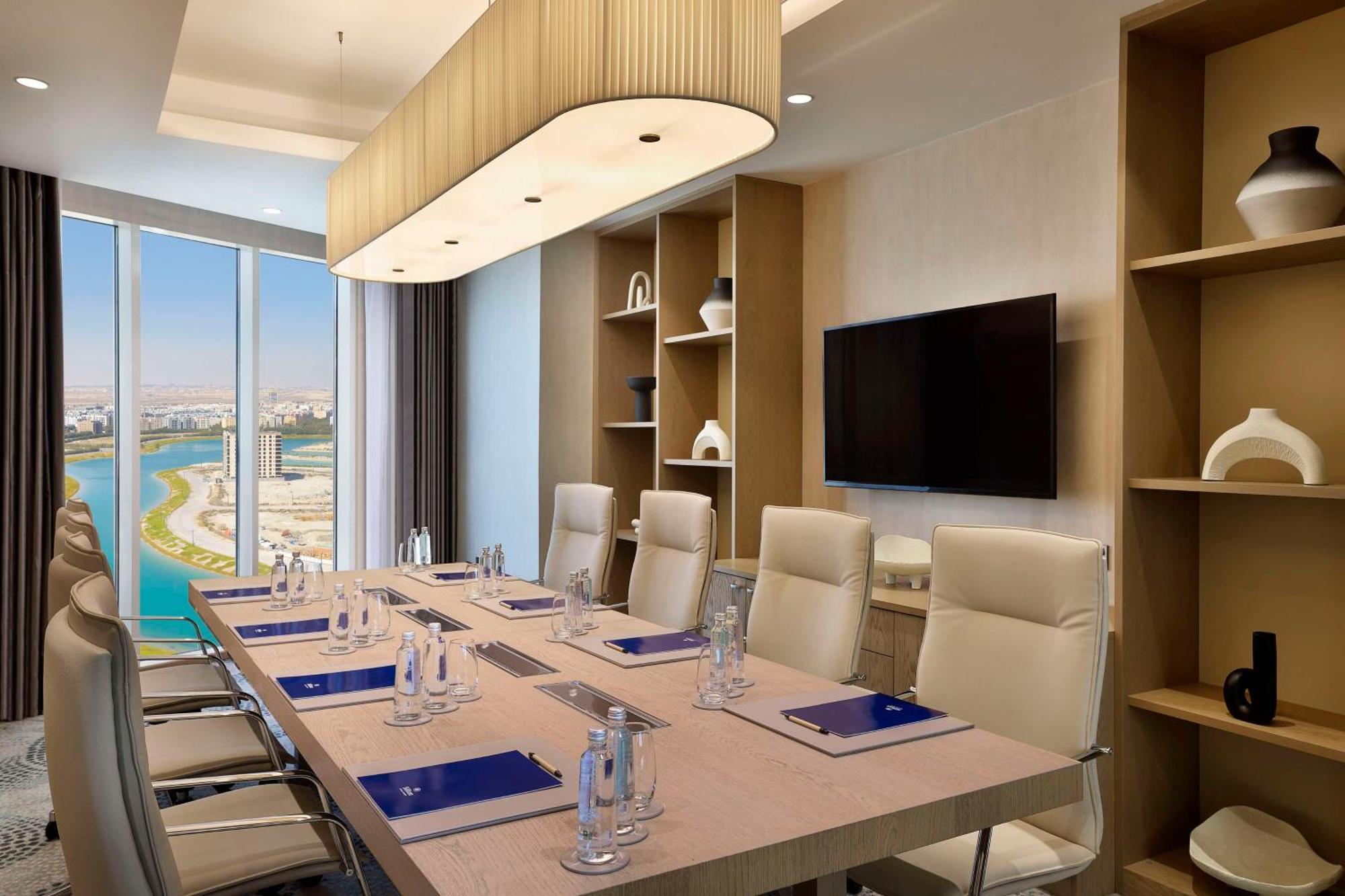 Hilton King Fahd Causeway 5*